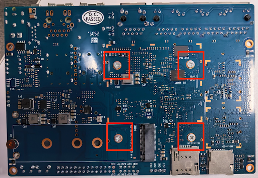 Orifícios de montagem do ventilador na parte de baixo da placa BPi-R3