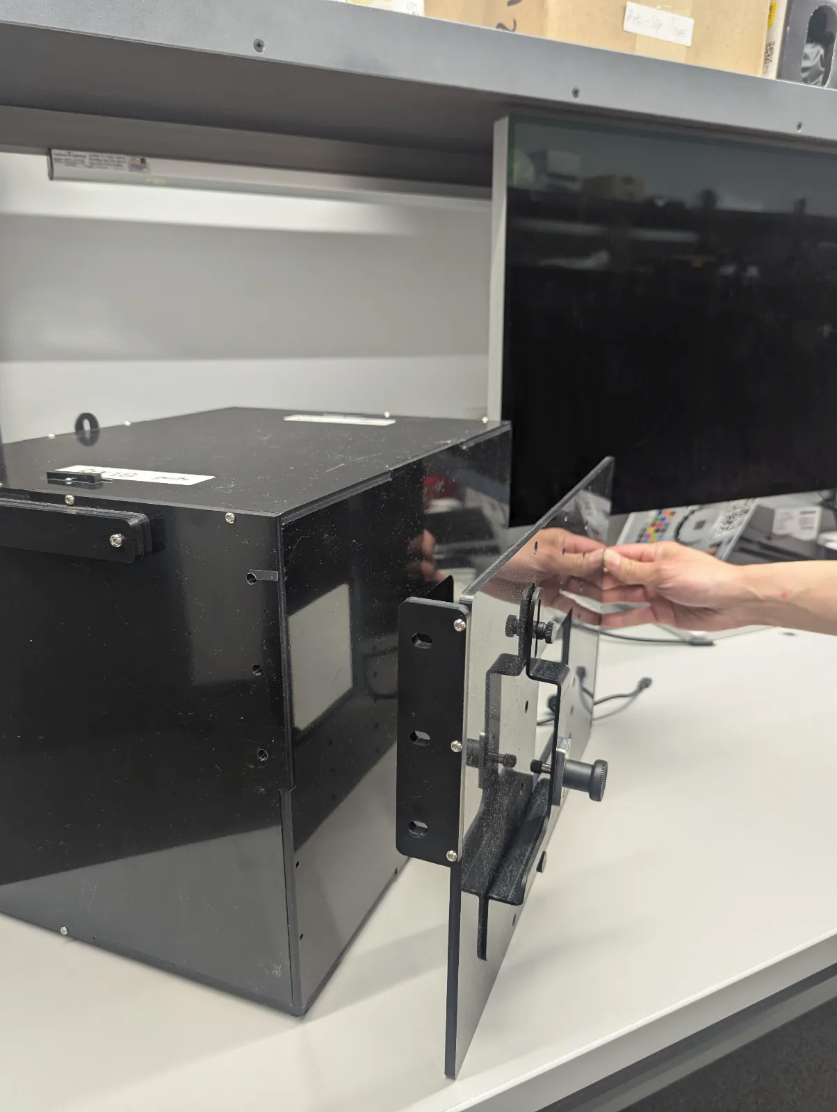 Desconecte o equipamento de teste de WFoV da extensão e remova o suporte do smartphone.