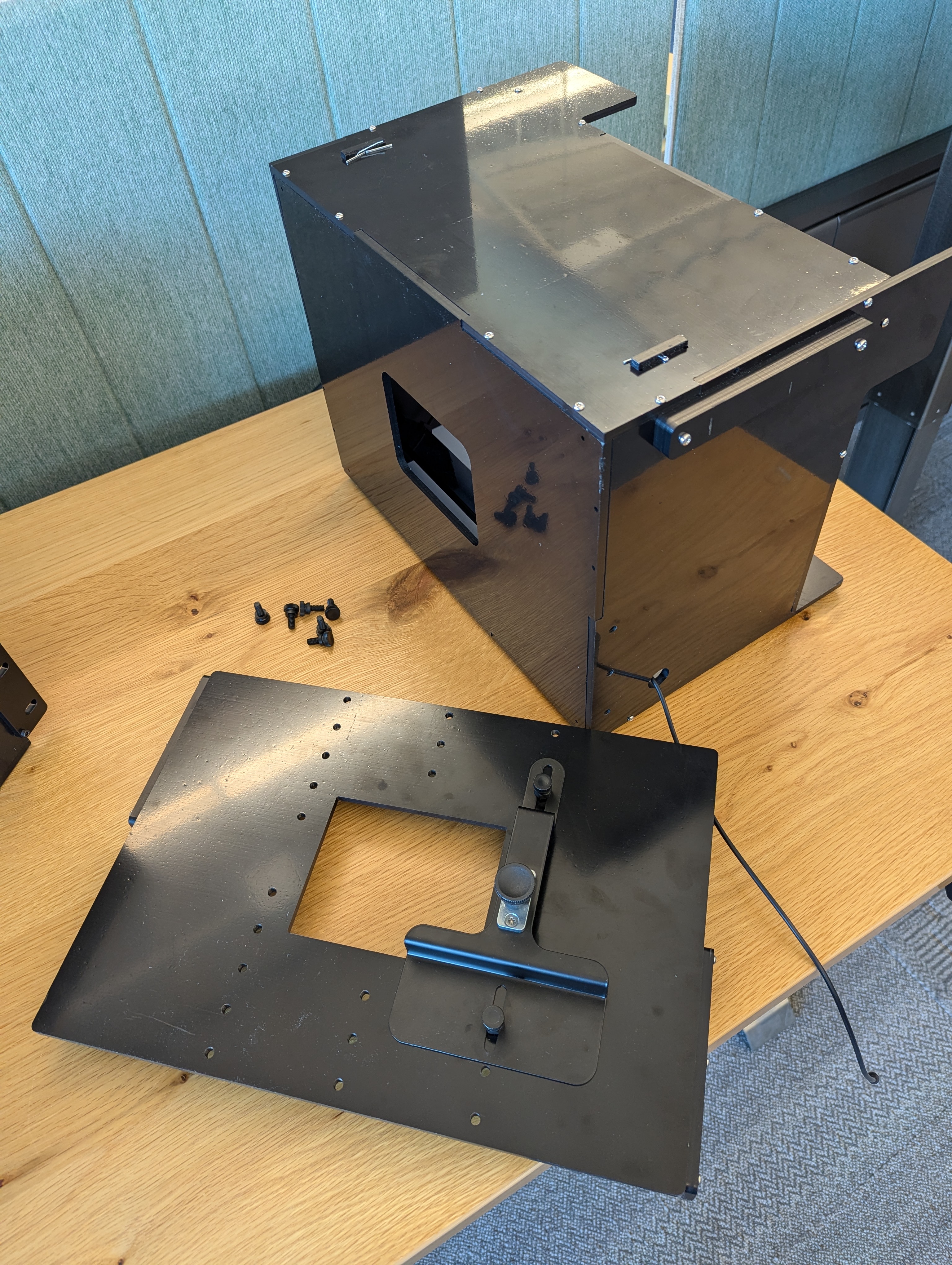 Tấm mặt trước dạng mô-đun ở trạng thái tắt