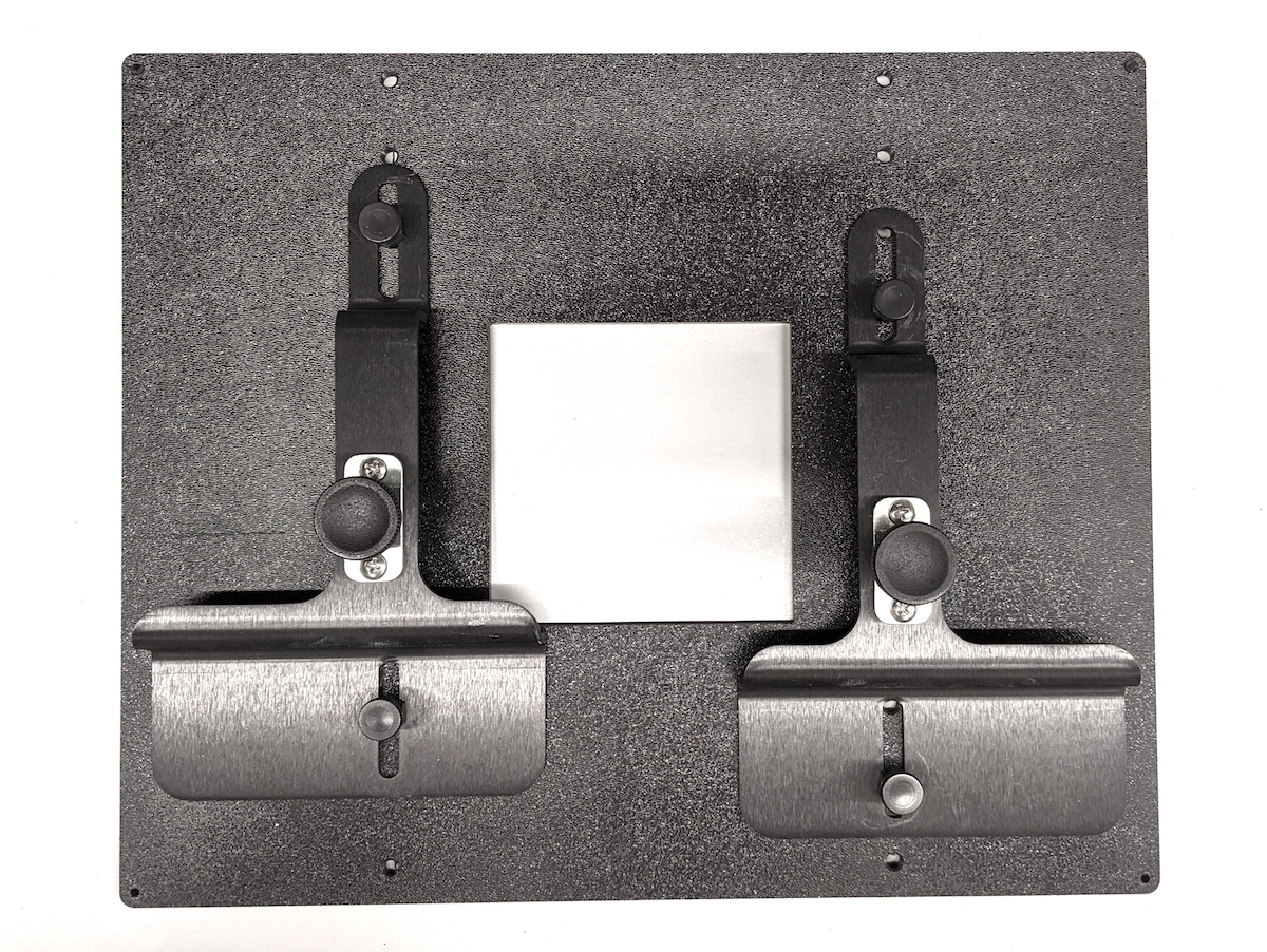 Pelat apertur depan yang sudah dirakit