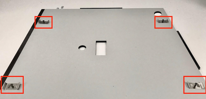 ברגים ותושבת על קיר פנימי