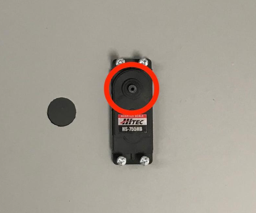 Giá đỡ điện thoại trên động cơ servo