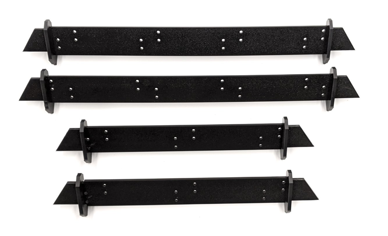 Deflectores de luz de plástico colocados en los soportes de las luces