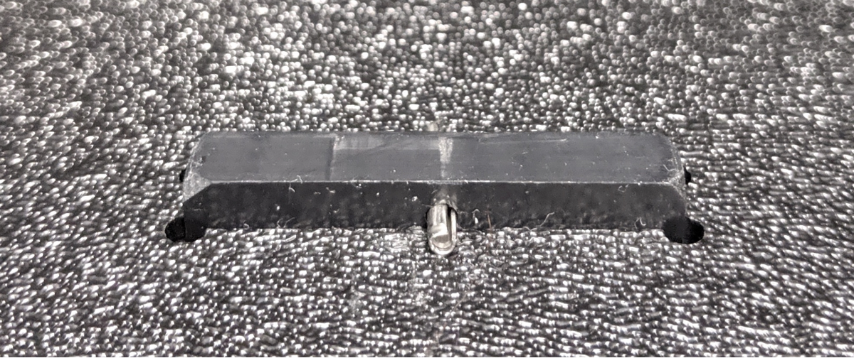 PIN in LED-Halterung eingesetzt